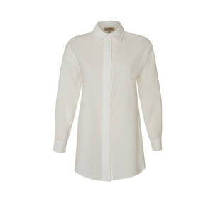 Blusa Blanca de Lino Bordada con Cuello Alto - Product Image 1