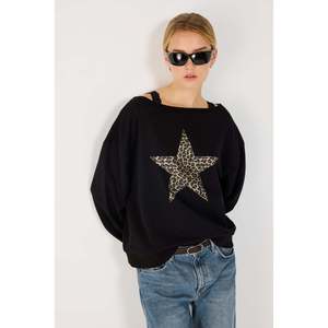 Sweat-shirt à col bateau à motif étoile - Product Image 1