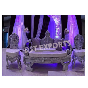 Canapé royal en métal doré sculpté avec chaises Ensemble de meubles de mariage sculpté en or Ensemble exclusif de canapés Maharaja pour mariage - Product Image 5