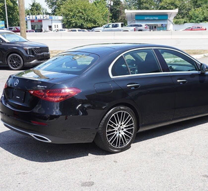 Increíble Mercedes-Benz Clase C C300 Sedán 4MATIC 2023 Negro Usado con Llantas de Aleación, Sistema de Navegación, Arranque Remoto, Volante a la Izquierda, Interior Oscuro - Product Image 6