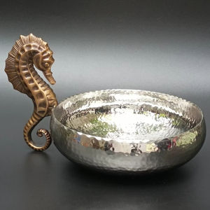 Cuenco Decorativo de Metal con Diseño de Caballito de Mar de Lujo para Decoración de Mesa de Centro, Estilo Costero, Decoración del Hogar y Regalos Premium de la India - Product Image 1