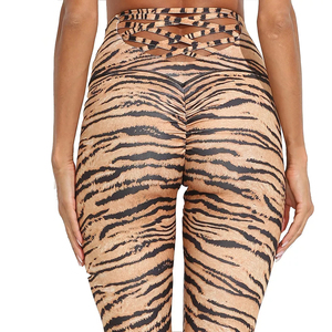 Mallas deportivas de cintura alta con logotipo personalizado para mujer, ropa deportiva para gimnasio, pantalones de Yoga con realce de glúteos, mallas de Yoga sin costuras de compresión elástica - Product Image 3