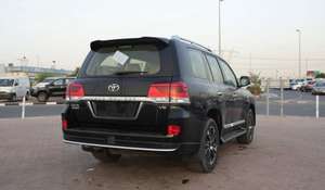 GRAND TOURING 2021-2022, Motor V8 de 4.5L, Automático, Cámara de Visión 360°, Techo Panorámico, Asientos de Cuero, SUV Diésel, 400 CV - Product Image 5