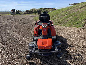 Cortacésped Husqvarna Rider R316TsX AWD con plataforma delantera de 103 cm, motor Kawasaki V-Twin, tracción total, dirección asistida, tractor de jardín con sistema BioClip Mulch - Product Image 6