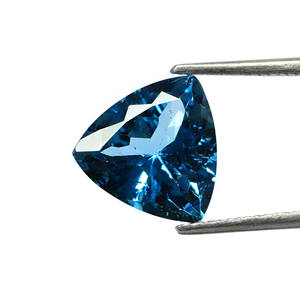 Topaze bleue de Londres naturelle pierre précieuse à facettes bien polie pierre de taille de topaze bleue de Londres incroyable pierre de coupe de trillion pour bijoux - Product Image 4
