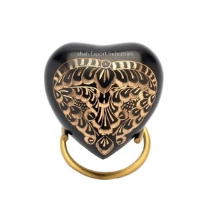 Urne souvenir coeur en laiton or fini avec patte gravée forme de coeur crémation cendres d'animal de compagnie urne fournitures funéraires - Product Image 4