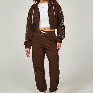 Nuevo Conjunto Deportivo Corto Marrón con Logotipo Bordado Personalizado para Mujer, Transpirable, Estilo Urbano, para Actividades al Aire Libre - Product Image 1