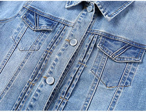 Venta caliente azul Mujer Slim Fit Denim Jean Chaqueta Algodón puro Botón Bolsillos en el pecho Chaqueta de mezclilla de construcción de sarga especial - Product Image 4