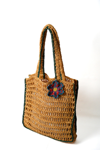 Sac fourre-tout bohème tendance en crochet avec décoration florale, idéal pour l'été, deux anses, dessus ouvert, design ajouré, doublure en coton, écologique - Product Image 5