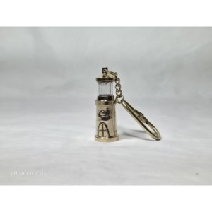 Llavero con Mosquetón y Colgante de Mini Linterna Vintage de Latón, Diseño Náutico de Faro, de Aleación Metálica para Llaves - Product Image 2