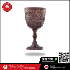 ถ้วยทองเหลืองทำมือแกะสลักลายราชวงศ์ ถ้วยโลหะโบราณ |   ของตกแต่งยุคกลาง คุณภาพพรีเมียม สำหรับส่งออกจากอินเดีย - Product Image 6