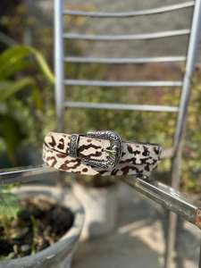 เข็มขัดหนังสีขาวสไตล์วินเทจ ทนทาน สวมใส่สบาย พร้อมหัวเข็มขัดโลหะผสมแบบตะวันตก - Product Image 3