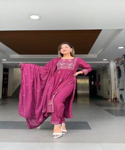 Robes de style vestimentaire modeste musulman pour le ramadan Abaya Line Plus Size Long Formel Patterns Fashion Kaftan African Clothing Collection - Product Image 2