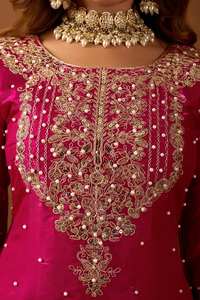 奢华亮粉色刺绣库尔塔加拉拉套装，搭配象牙色头巾，适合婚礼和节日穿着 - Product Image 3