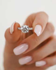 แหวนทองคำขาว14K แหวน VS1กลม2.00CT ไพ่คนเดียวพร้อมเน้นเสียงแหวนหมั้นเพชรจำลองแหวนแต่งงานสำหรับเธอ - Product Image 2