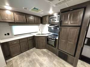 Remolques de viaje usados 2021 F-o-r-e-s-t R-i-v-e-r Flagstaff S-u-p-e-r L-i-t-e 26FKBS al por mayor disponibles para compradores mayoristas - Product Image 4