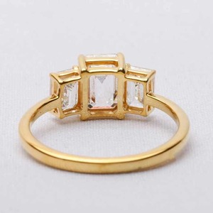 Bague de fiançailles à trois pierres Moissanite coupe émeraude 925 diamants cultivés en laboratoire en argent Sterling clarté VVS pour les fêtes bijoux fins - Product Image 2
