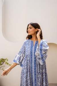 Vestido Maxi Bohemio Otoñal para Mujer, Estampado en Bloques Azul y Blanco, Caftán Largo de Algodón, Mangas Acampanadas, Diseño Étnico, Cintura Natural - Product Image 3