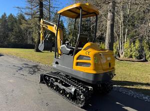 ENVÍO GRATUITO Miniexcavadora Hidráulica AGT MY50R de 27 HP con Cuchilla de Retroexcavación de 51 Pulgadas y Cucharón de Excavación de 16 Pulgadas con Dientes, Control Piloto, Aprobada por la EPA y la CE - Product Image 3