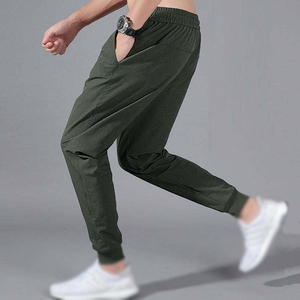 Pantalon en nylon pour homme Pantalon de survêtement coupe-vent à boutons latéraux pour homme Costume coupe-vent en nylon imprimé par sublimation Design personnalisé - Product Image 5