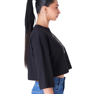 เสื้อยืดครอปสไตล์ดีไซเนอร์สำหรับผู้หญิง ทรงโอเวอร์ไซส์ ผ้าฝ้าย ทรงหลวม พิมพ์ลายสตรีทแวร์ตามสั่ง - Product Image 6