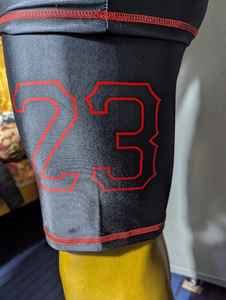 Sweat à capuche de compression d'entraînement personnalisé pour hommes 7 contre 7 Maillots de football américain à manches courtes Ajustement parfait pour les vêtements d'équipe - Product Image 3