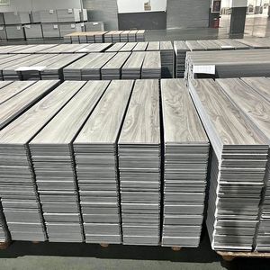 Suelo SPC gris moderno con textura de madera Cubierta popular de PVC con núcleo rígido de bloqueo de clic impermeable en Vietnam - Product Image 4