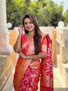 Sari de Piel Sintética Banarasi Suave con Tejido Meenakari de Estilo Cultural de Maharashtra, Trabajo Rico en Pallu, Disponible en 6 Colores, Ideal para Fiestas de Invierno - Product Image 2