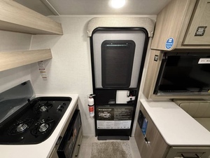 Increíble Remolque Moderno en Forma de Lágrima, Ligero y Plegable, con Suspensión Independiente, Impermeable, para 4 Personas, Ideal para Viajes y Campamentos - Product Image 3