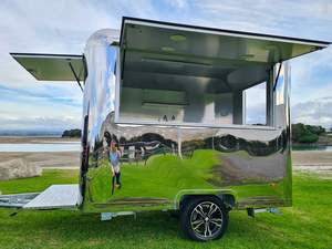 Se vende Food Truck móvil con cocina completa a base de leche - Product Image 3