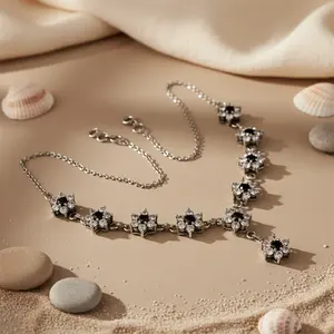 Bracelet chaîne de main florale argentée pour femmes, bijoux de corps tendance pour les fêtes - Product Image 2