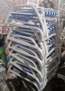 Chaise de piscine moderne en PVC pour bain de soleil chaise longue de jardin fleurs et plantes décoratives loisirs de plein air et détente - Product Image 2