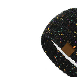 Bonnets unisexes élégants et chauds en acrylique doux Parfait pour l'hiver, mode décontractée ou marque promotionnelle - Product Image 3