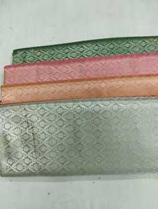 Tissu de soie brocart sur mesure dans un large assortiment de modèles adaptés à la robe concepteur et magasin de vêtements en couleur or - Product Image 6