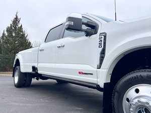 Ford F-450 Limited Super Cab d'occasion 2024 - Product Image 4