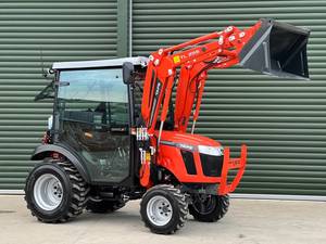 Envío Gratis Tractor Agrícola Compacto 4x4 de 25 HP con Cabina, Motor Diésel de 3 Cilindros, Elevación de 739 kg, Transmisión 9F+3R e Hidráulica de 26 L/min - Product Image 1