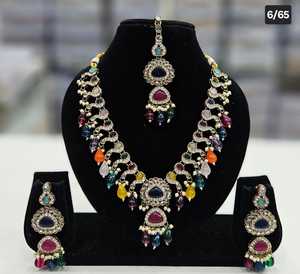 Traditionnel Antique fait à la main CZ fil clouté travail Patwa indien colliers boucles d'oreilles et vêtements de tête pour femmes et filles ensembles de bijoux - Product Image 4