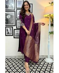 Magnifique Ensemble Kurta / Kurti en Soie pour Femme, Entièrement Cousu, de Haute Qualité, Style Indien, Robe de Mariée, Nouveau Design Tendance, Effet Feuille d'Or - Product Image 1