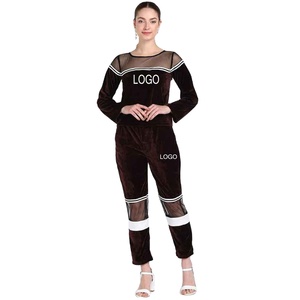 Diseño de logotipo personalizado OEM impreso y bordado nuevo diseño de moda terciopelo y diseño de red nuevo look chándales para mujer - Product Image 1