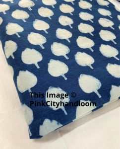 Tela de algodón Dabu azul índigo hecha a mano a medida para mujeres que hacen un vestido elegante Tela con estampado de bloque azul índigo - Product Image 5