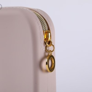 Bolsa Organizadora de Cosméticos Portátil para Mujer, Material de Silicona de Alta Calidad, Diseño con Cierre de Cremallera Metálica, Proveedor Mayorista de Bolsas - Product Image 5
