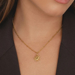 LUCKYJIU Joyeros personalizados Impermeable Sin deslustre Hipoalergénico Acero inoxidable 18K Chapado en oro Espiral Sol Colgante Collar - Product Image 3