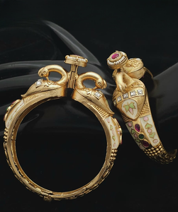 Bracelets ouvrables de qualité supérieure, finition or mat, design de paon, bracelets pour femmes, idéal pour les mariages et les occasions festives - Product Image 1