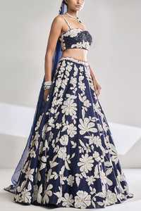 Lehenga de boda más hermoso y de moda con Bordado de hilo pesado, Dori y trabajo de lentejuelas arcoíris pesadas - Product Image 5