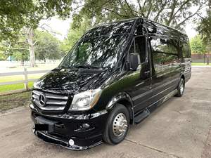 Mercedes-Benz Sprinter 3500 4x4 d'occasion, modèle 2016, très demandé, disponible pour livraison - Product Image 3