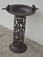 Bain d'oiseaux en fonte forgé en gros Ornements de jardin extérieur Décoration de jardin en métal Ornement d'observation des oiseaux pour arrière-cour