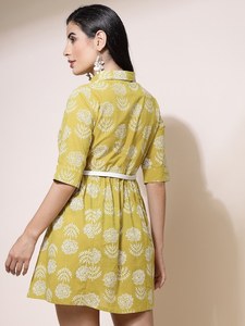 Nouvelle Robe Courte Évasée Décontractée pour Femme, Col Chemise, Manches Courtes, Imprimé Floral Jaune Moutarde, en Mélange de Coton, Ceinturée, Coupe Ajustée, Idéale pour l'Été - Product Image 4