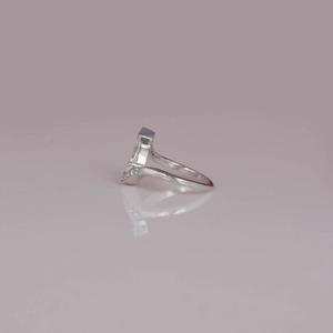 Anillo de compromiso de diamante cultivado en laboratorio con corte de pera, diseño hecho a mano personalizado con anillo de diamante de estilo moderno de oro sólido de 14KT DE LA India - Product Image 3