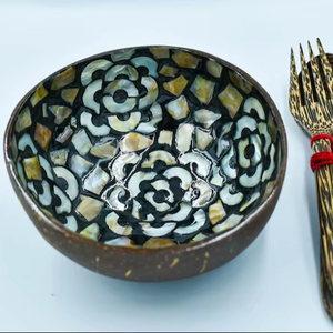 Tazón de Cáscara de Coco Natural Sostenible, Tazón de Coco Ecológico Hecho a Mano para Servir Alimentos, Cenar y Decorar - Product Image 1