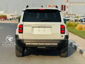 Toyota Prado 2026 TXL SUV Usato 299CV 4 Cilindri 7 Posti Cambio Automatico Bianco Veicolo Fuoristrada - Product Image 6